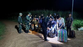 16 камбоджийских мигрантов были задержаны, скрывавшимися в сахарном тростнике в Сакаэе.