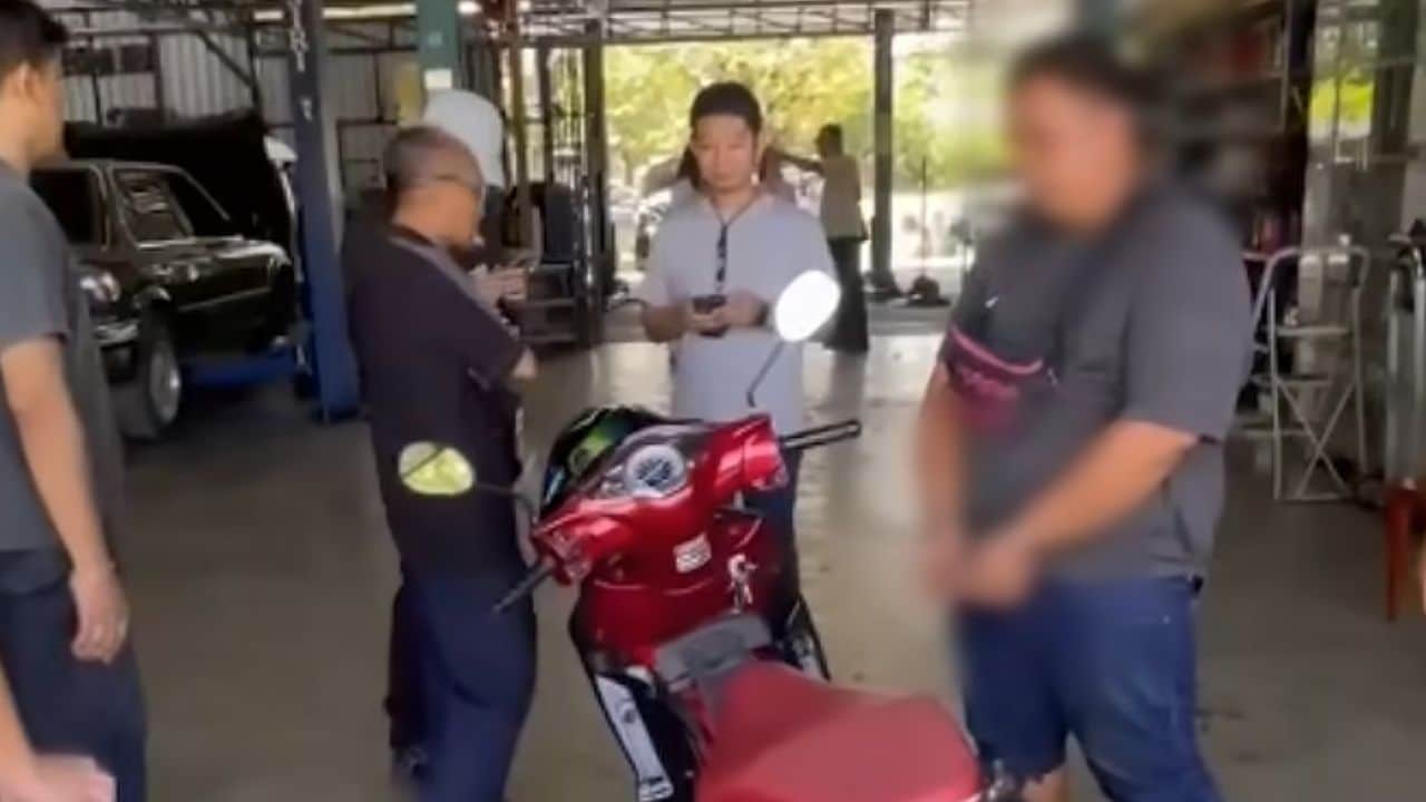 2 ирландки, запечатленные на камерах видеонаблюдения, преследующие вора на дороге в Чианг Мае