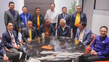 50 политиков покидают Партию единой тайской нации и присоединяются к Бумджаитаю премьер-министра