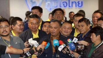 50 политиков Чумпхона покидают свои места, чтобы поддержать Пхумджайтай Ангутина