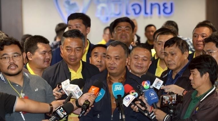 50 политиков Чумпхона покидают свои места, чтобы поддержать Пхумджайтай Ангутина