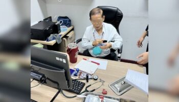 74-летний самозванец-врач арестован в клинике Бангкока, шокировав коллег.