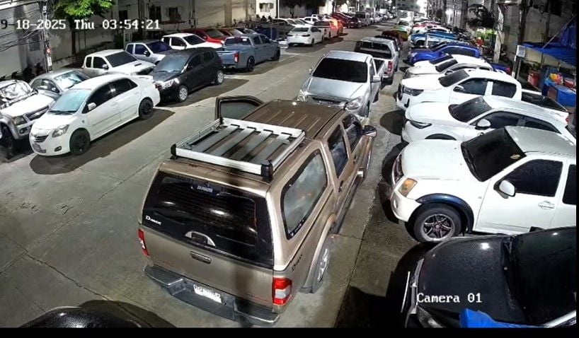 Авария с грузовиком в Самутпракане вызывает цепную реакцию из 10 автомобилей (видео)