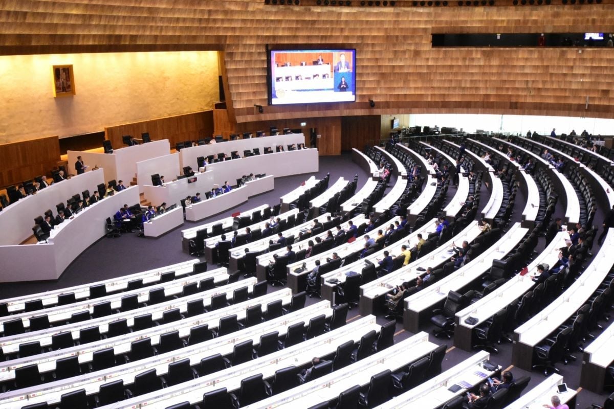 Анутин изложил новые политики в области туризма, торговли и конституционной реформы