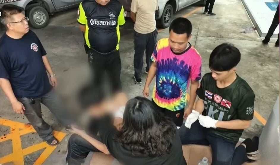 Атака с мачете на севере Таиланда оставила подростка с отрезанным запястьем (видео)