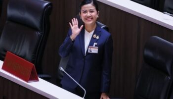 Бывший губернатор Бангкока принес присягу как новый депутат по партийным спискам