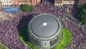 В Лондоне прошли более 100 000 митингов против иммиграции, сообщается о столкновениях с полицией.