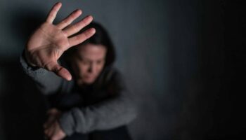 Ведется поиск suspects после смертельного ножевого ранения в Лопбури