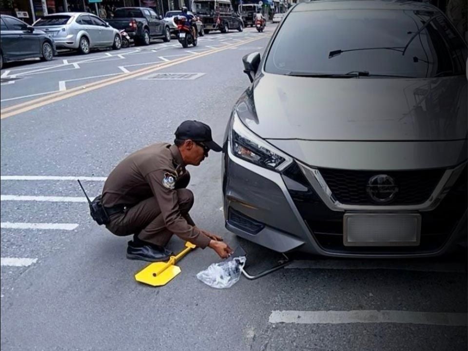 Водители Паттайи критикуют выборочное ужесточение правил парковки по четным и нечетным номерам
