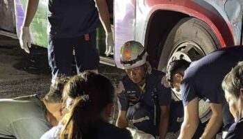 Водитель автобуса найден мертвым рядом с припаркованным транспортным средством в Чаченгсао