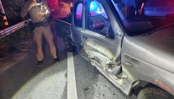 Водитель, сбивший человека в Чонбури, бросает пикап и убегает пешком