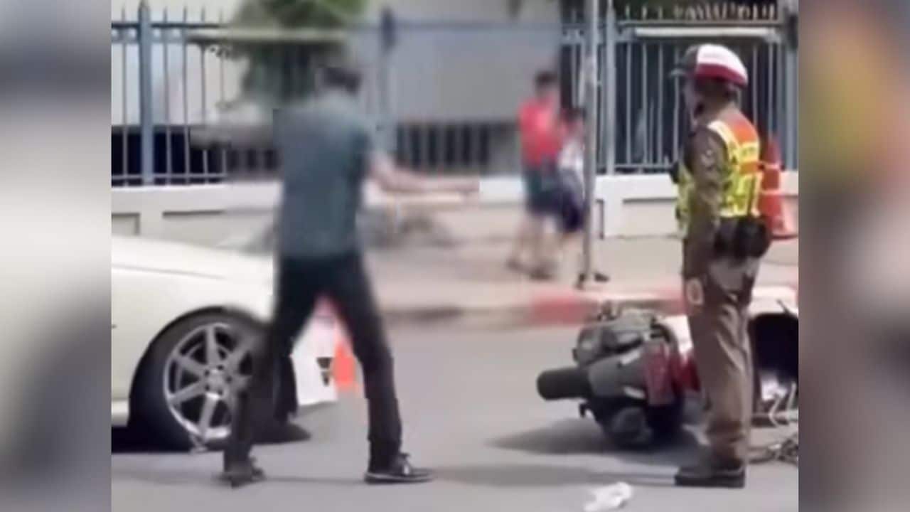 Водителю Mercedes-Benz грозит тюремное заключение и штраф за повреждение мотоцикла полиции