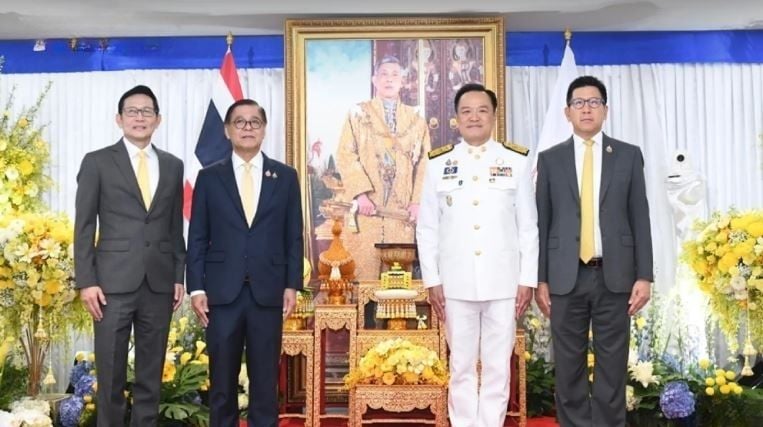 Глава финансового министерства Таиланда пообещал укрепить батт и расследовать торговлю золотом.