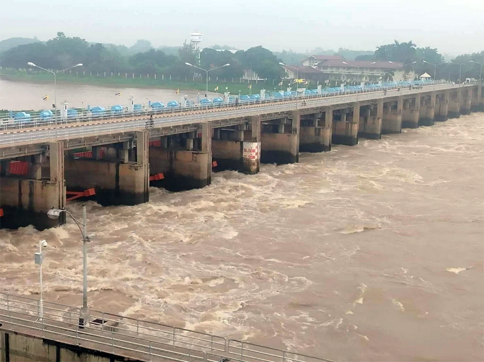 Департамент орошения увеличивает сбросы воды для управления рисками наводнений из-за сильного дождя, стока и высоких приливов