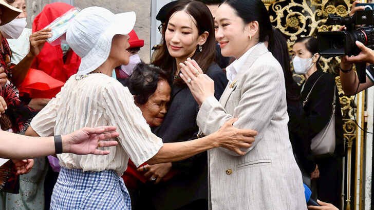 Дух Таксина остается сильным, пока семья Шинавата воссоединяется за prison glass