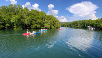 Европейские туристы стекаются на острова Трат, несмотря на пограничный спор между Таиландом и Камбоджей