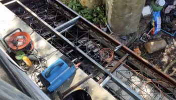 Искры от сварки разгорелись в доме в Паттайе, сестры спасаются от огня