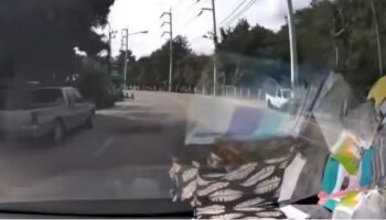 Краш на подхвате в Чианг Мае перевернул 24电杆 и убил 1 жертву