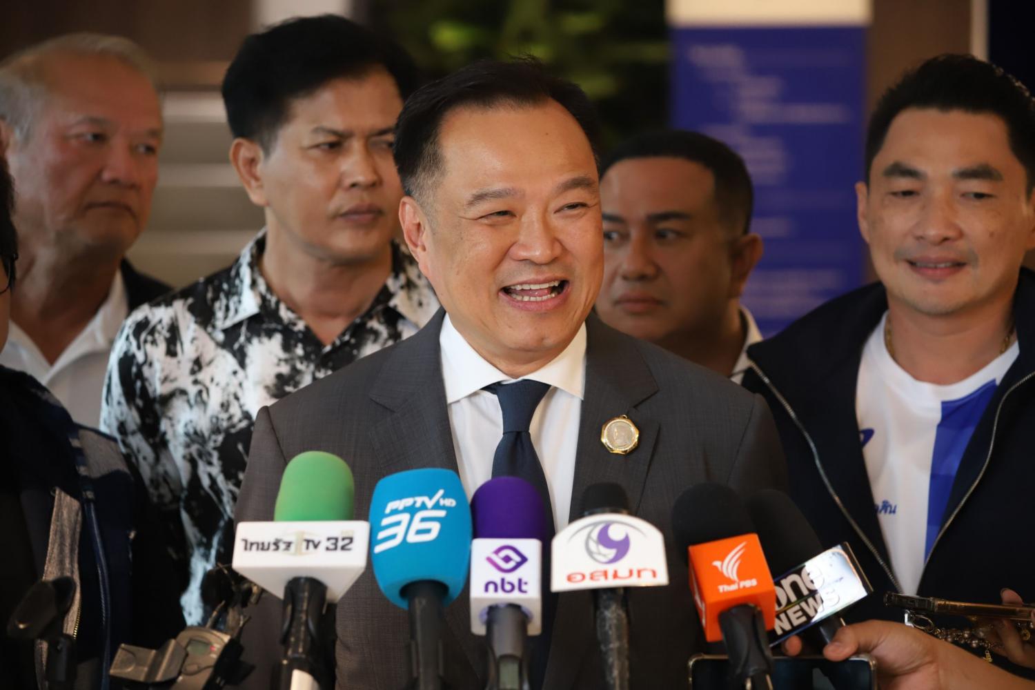 Мало веры в политиков