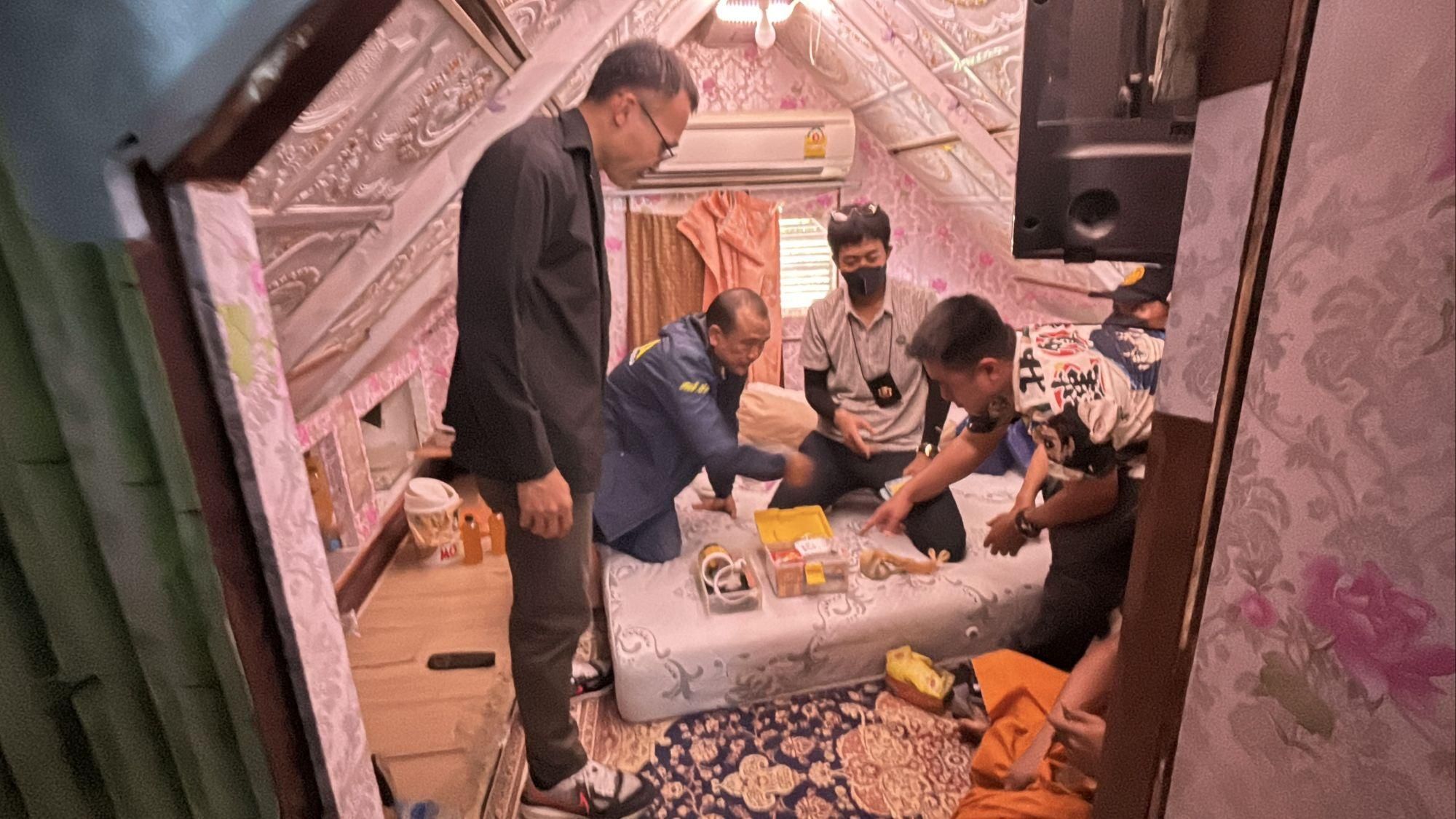 Монах в Бангламунге задержан с метамфетамином, скрытым в чашках для подаяний.