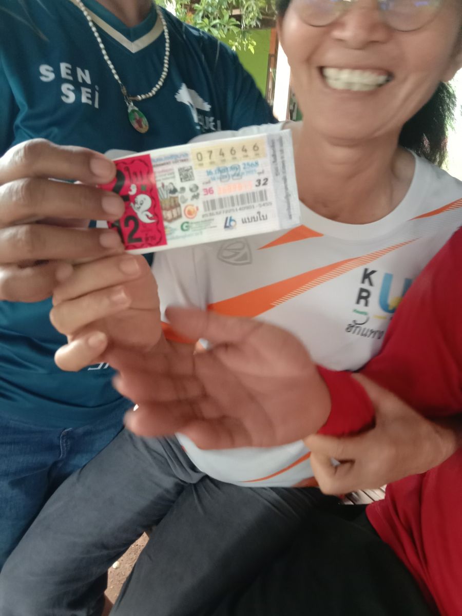 Мужчина из Хон Каена выиграл джекпот лотереи в 12 миллионов бат (видео)