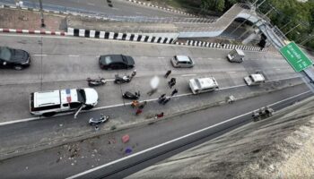 Мужчина погиб в результате падения с платной дороги Бангкока после взрыва шины