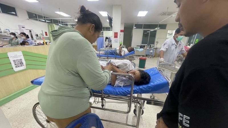 Мужчина с Пхукета разыскивается после того, как stabbed жену в семейном конфликте