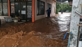 Накхонратчасима сильно пострадал из-за наводнений, которые вынуждают к массовым эвакуациям