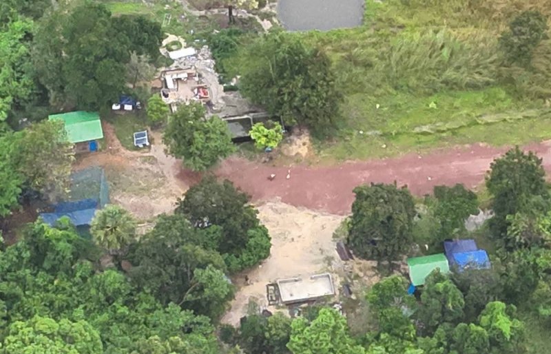 Незаконные строения на границе в Трат 'удаляются'