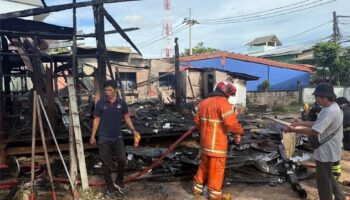 Неисправное зарядное устройство для телефона вызывает пожар, сжигает дом в На Джомтьен