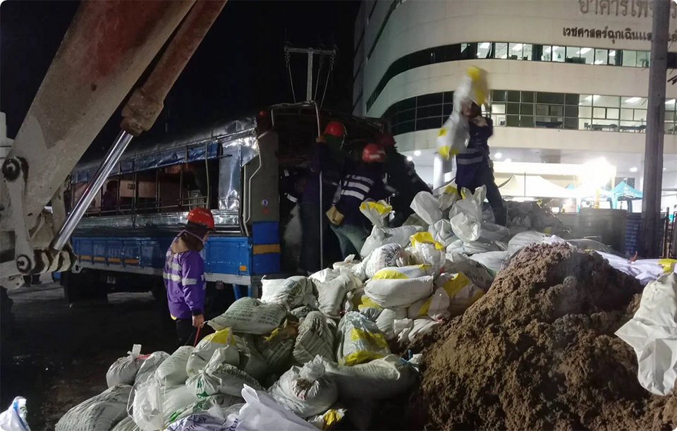 Обрушение дороги рядом с госпиталем Ваджира вызывает срочный ремонт на строительстве линии MRT фиолетового цвета