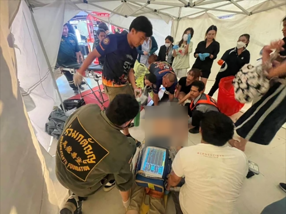 Онлайн-угрозы и тайная съемка приводят к фатальному прыжку тайской молодежи с торгового центра Банг Яй