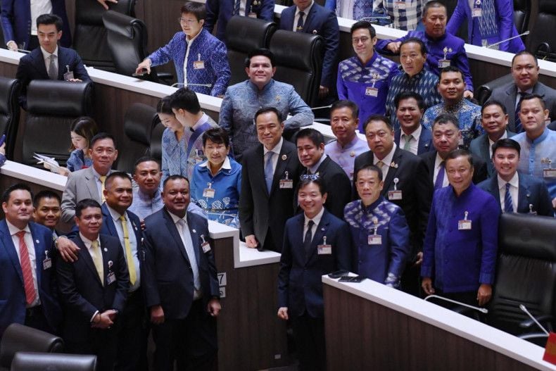 Партия "Пхеу Тай" готовится к роли оппозиции после поражения на выборах премьер-министра