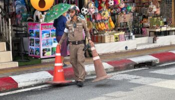 Патонгские копы нацелились на сомнительные парковочные схемы на обочине