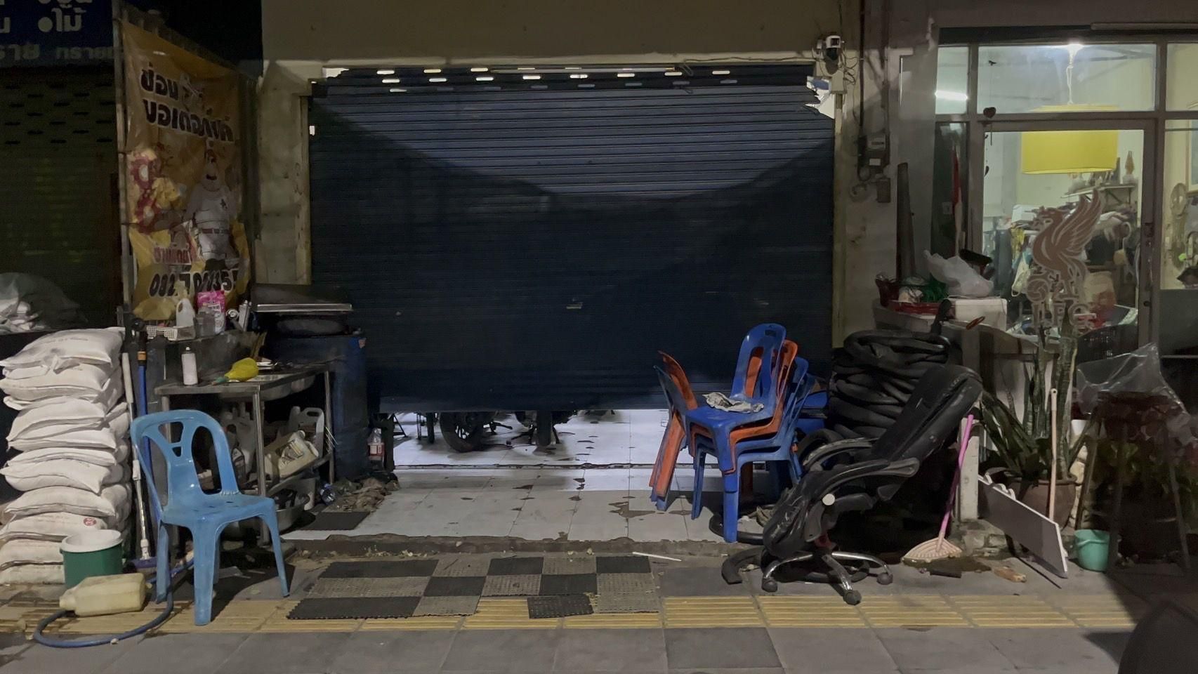 Паттайский вор велосипедов найден спящим рядом с украденным мотоциклом