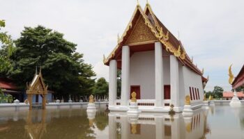 Плотина Чао Прайя вызвала наводнения в Аюдхие и переместила тысячи людей