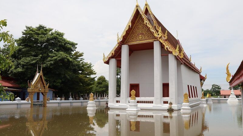 Плотина Чао Прайя вызвала наводнения в Аюдхие и переместила тысячи людей