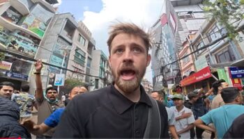 Поездка британского Ютубера в Таиланд сорвана из-за хаоса в Непале (видео)