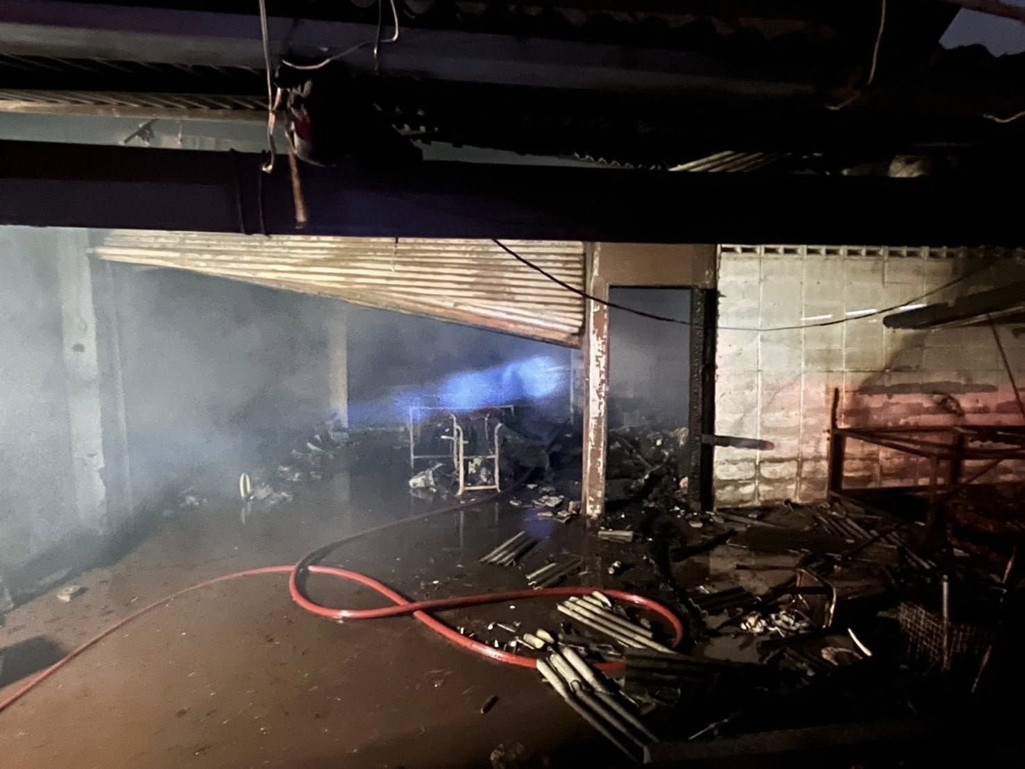 Пожар в доме в Бангкоке вызвал交通混乱 на Сої Беринг 16 (видео)