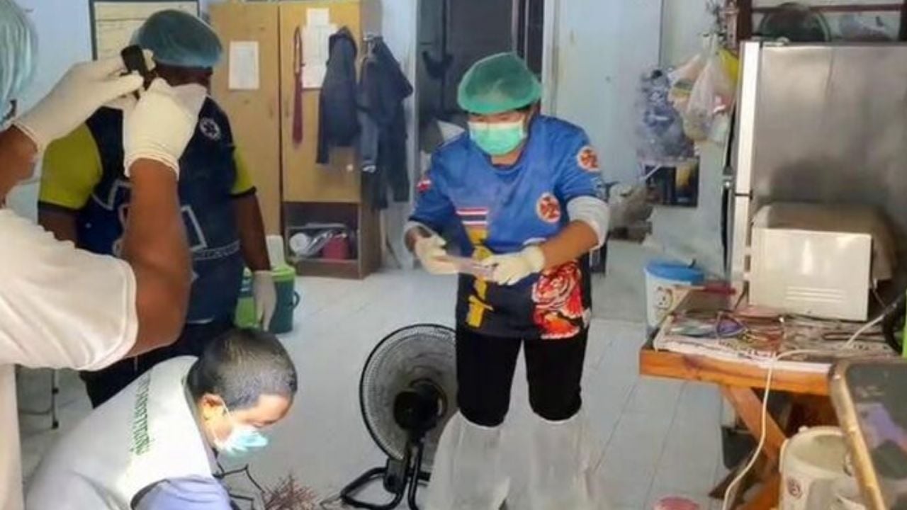 Полиция находит разложившееся тело женщины в таунхаусе в Утай Тани