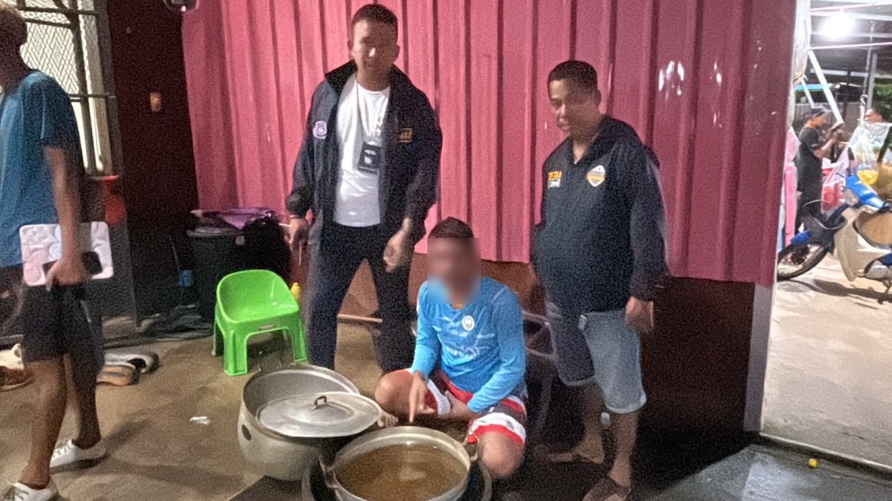 Полиция провела рейд на сайт с соком кратома в Хатъяй, изъяв 138 литров