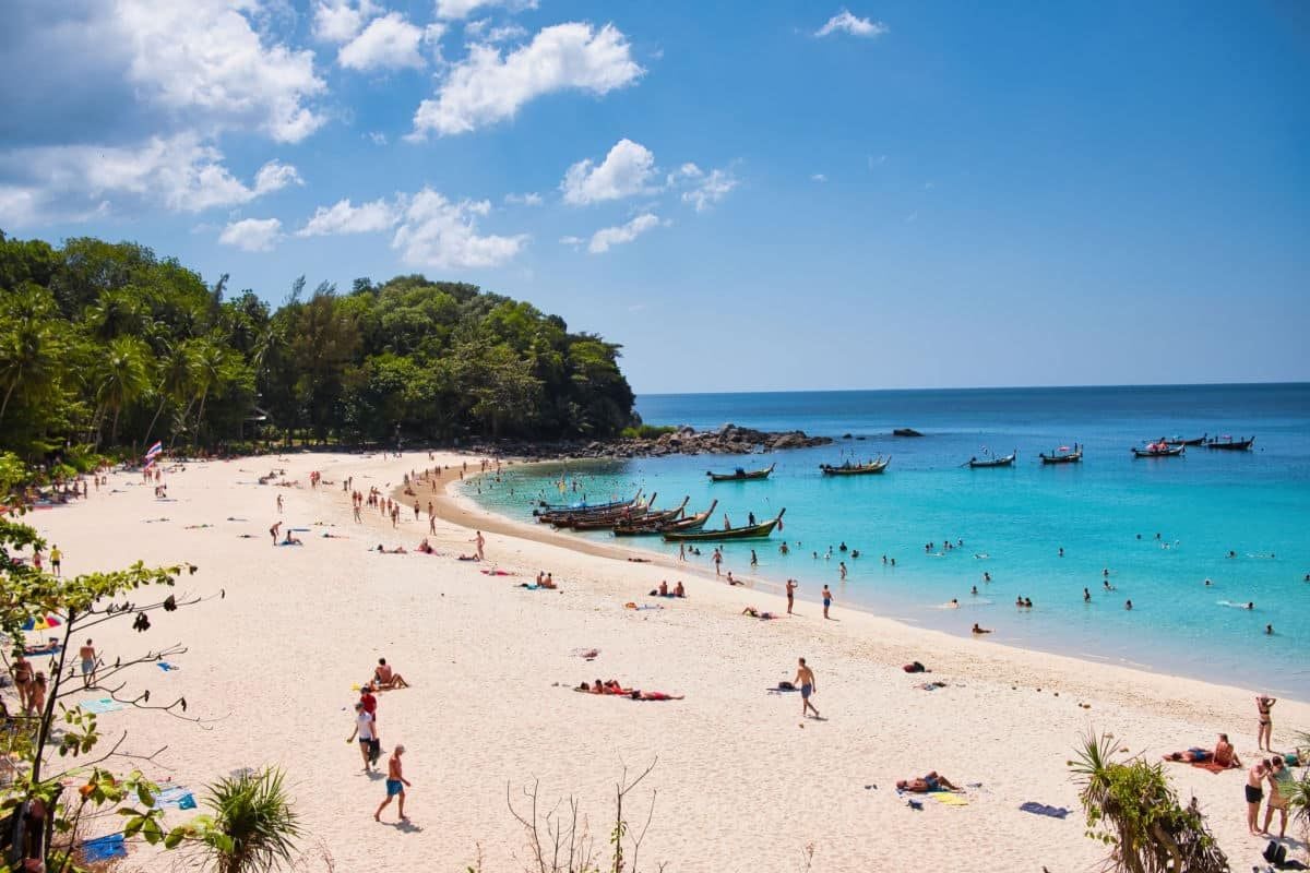 Поток туристов на Пхукете приносит доходы в миллиарды