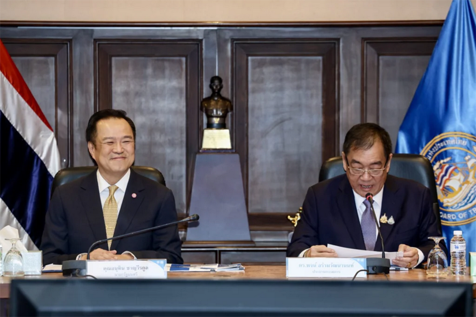 Премьер-министр Анутин встречается с Тайской торговой палатой, обещает быстрые меры по восстановлению экономики