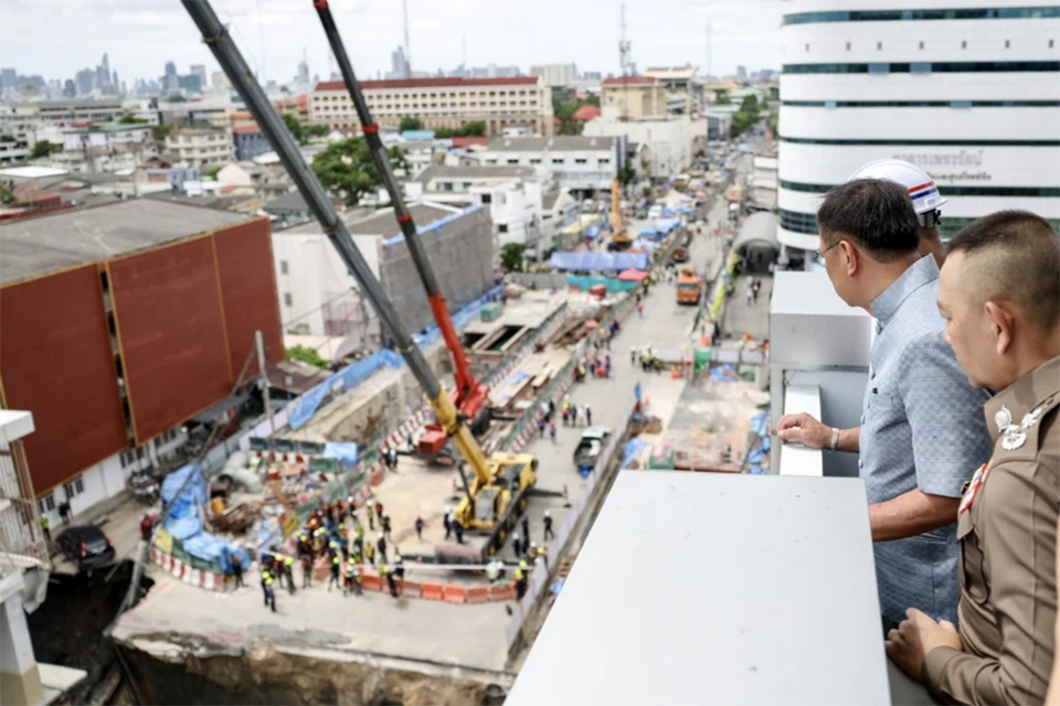 Премьер-министр Анутин заявил, что ремонт туннеля на улице Самсен, обрушившегося, может занять более года.