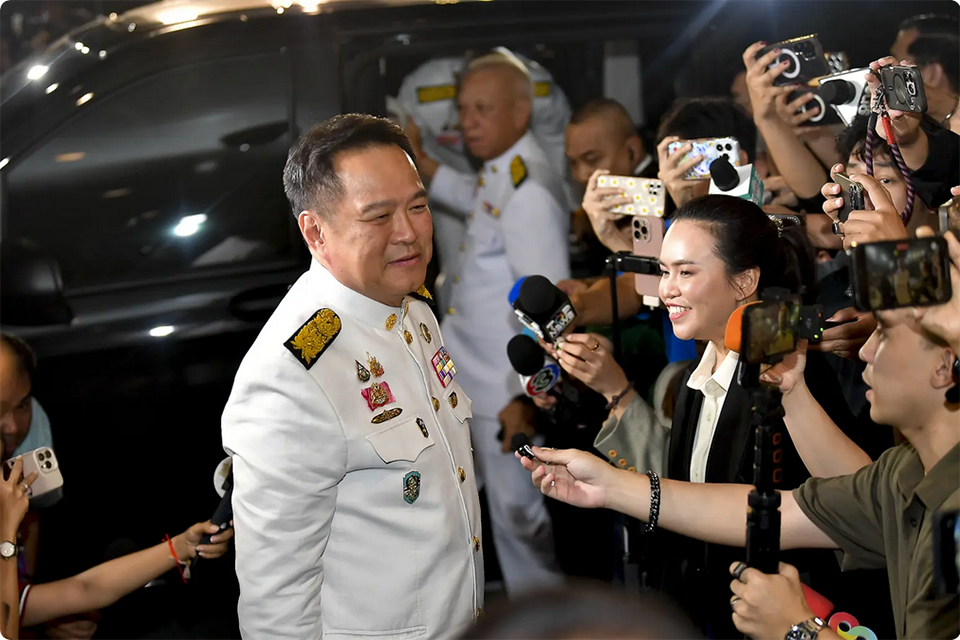 Премьер-министр Анутин поклялся в жизни служить тронам после церемонии принятия присяги кабинета.