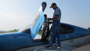 Премьер-министр Анутин раскрывает миллиарды в активов, частные самолеты и антиквариат