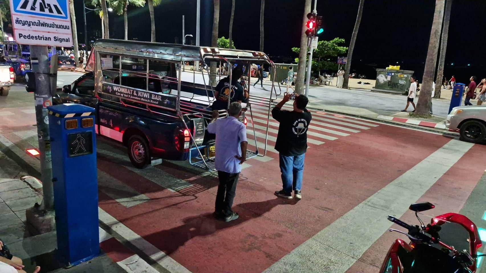 Пьяная драма: Женщина теряет сознание на автобусе-батт Паттайи