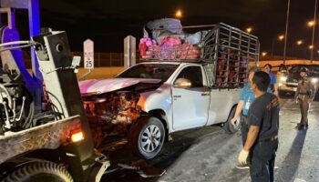 Пьяный водитель BMW ездит против потока и вызывает столкновение из 10 автомобилей