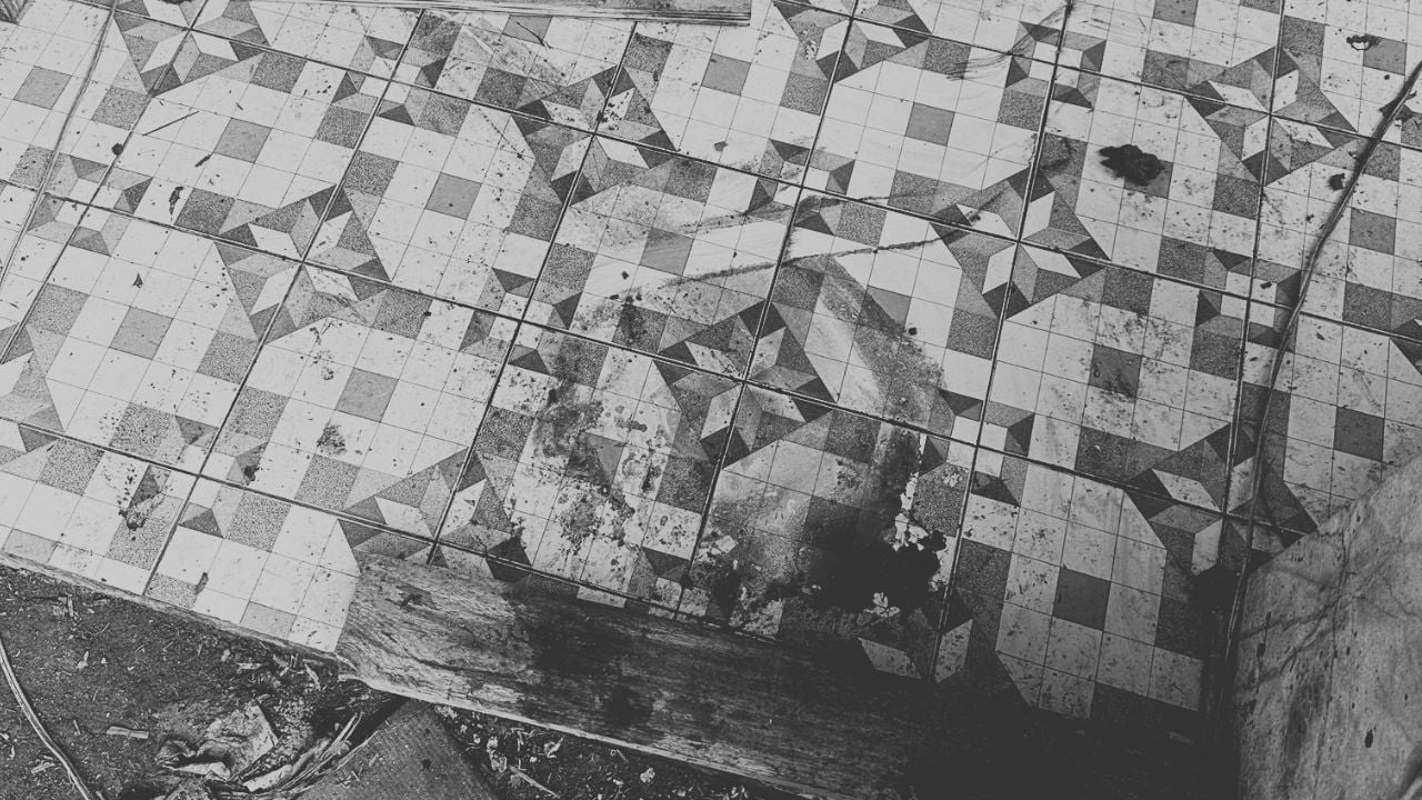 Пьяный тайский мужчина забивает до смерти щенка соседа в Бангкоке