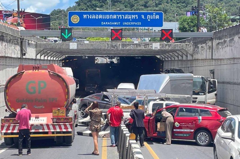 Пятнадцатидорожное столкновение блокирует подземный переход в Пхукете